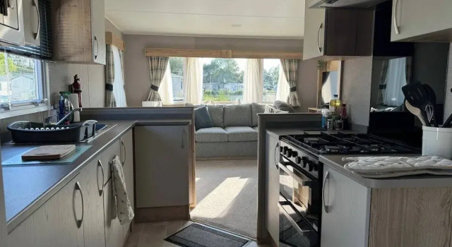 Gorgeous 2 Bed Caravan in South Cerney, Забронировать Дом для отпуска Саут-Серни Котсуолд