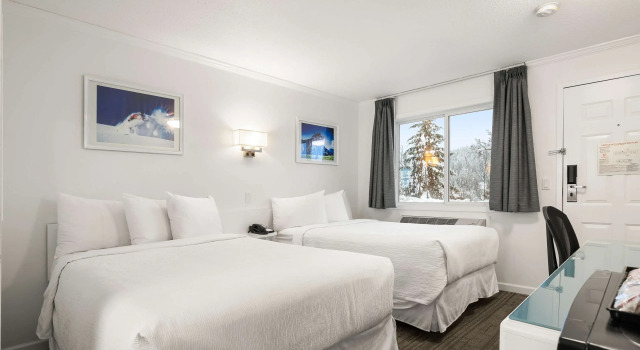 Четырёхместный номер Standard SureStay Hotel by Best Western Rossland Red Mountain