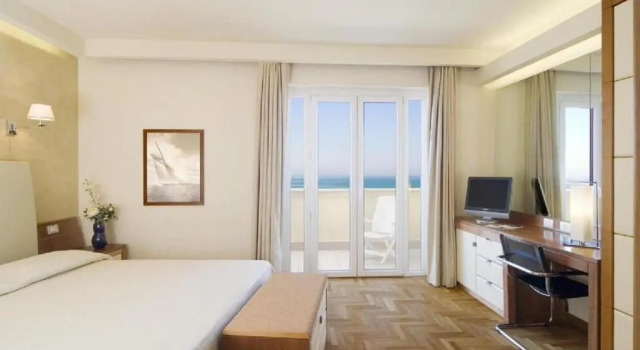 Двухместный номер Deluxe с балконом и с частичным видом на море Grand Hotel & Riviera