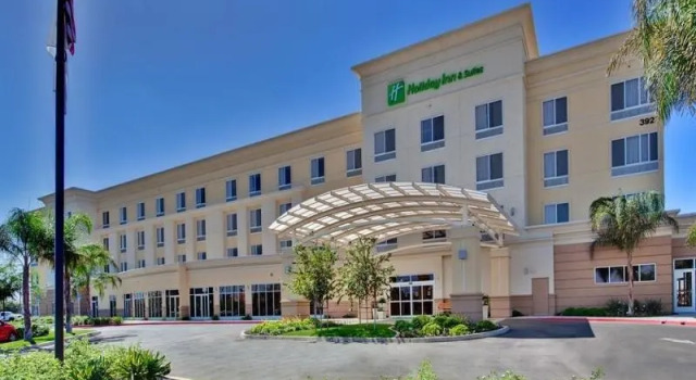 Кровать в общем номере Holiday Inn & Suites Bakersfield by IHG