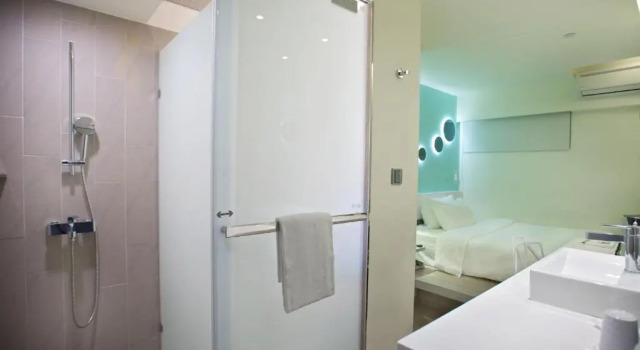 Двухместный номер Comfort FX Hotel Kaohsiung Zhonghua Road Branch