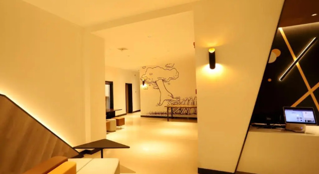 IU Hotel Xianning Railway Station, Boek Hotel Xiangning Shanxi