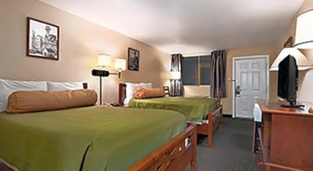 Четырёхместный номер Deluxe Suburban Studios Harvey - New Orleans