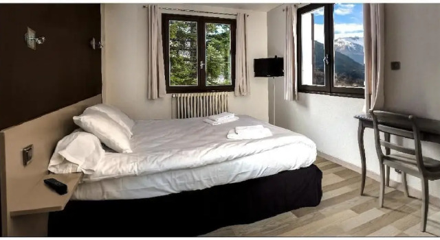 La Bonne Auberge, Забронировать Хостел Отели Ризуль с парковкой, Парковка