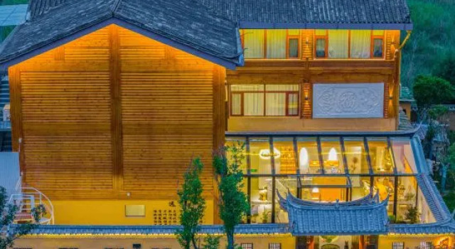 Lugu Lake · Lede Far Mountain Accommodation, Prenota Hotel Hotel a Lijiang con piscina, Piscina