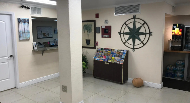 3 Palms Hotel, Rezerwuj Mini-hotel Fort Pierce Shores Floryda