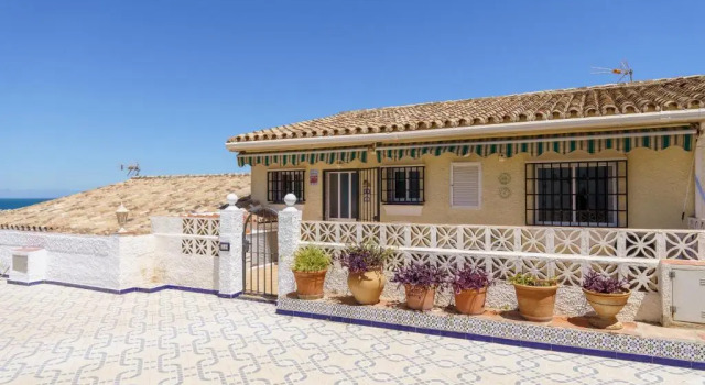 16 House in front of the sea, Забронировать Отель Эль-Фаро Испания