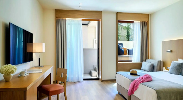 Люкс с собственным бассейном Executive Отель Zeus Thessaloniki Lazart