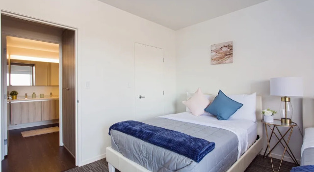 Апартаменты с балконом и с красивым видом из окна New Urban Downtown LA Luxury Apartment