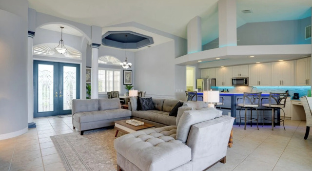 Cape Coral Lakefront Living! Home w/ Pool, Lanai, Забронировать Дом для отпуска Коттеджи штата Флориды, Коттедж