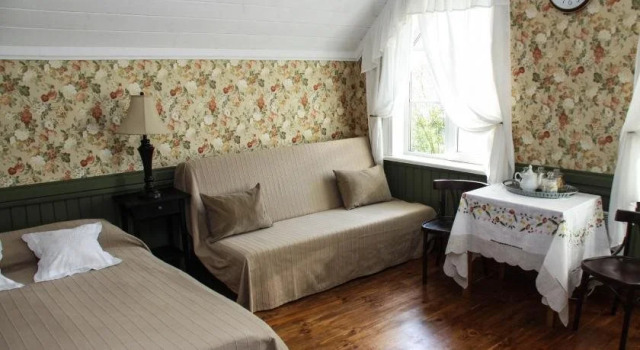 Sosedi Pushkina, Prenota Hotel Pushkinskie Gori 