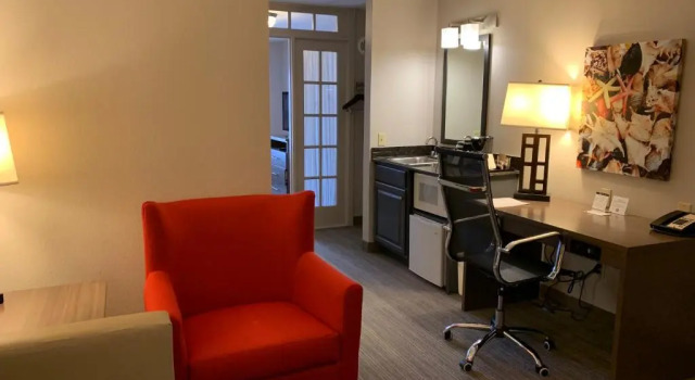 Люкс Country Inn & Suites by Radisson Kenosha - Pleasant Prairie