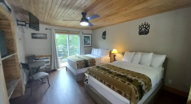 Четырёхместный номер Deluxe с балконом The Carter Lodge On The River
