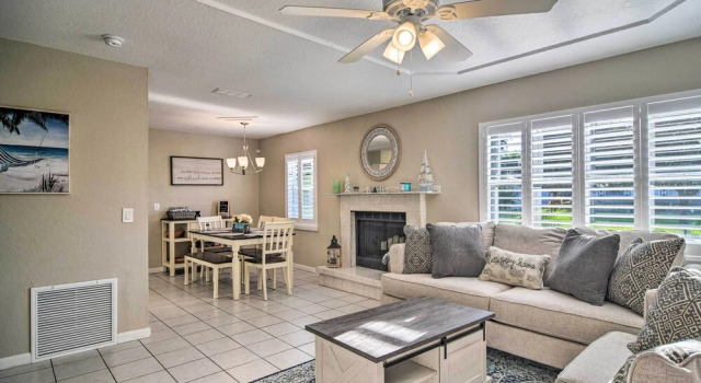 Beach-style Getaway w/ Lanai ~ 4 Mi to Beaches!, Réserver Maison de vacances Anona Floride