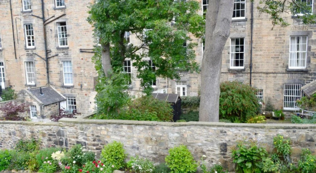 2 Bedroom Edinburgh Flat on Quiet Cobbled Street, Забронировать Отель Эдинбург Midlothian, рядом с Камера обскура и мир иллюзий