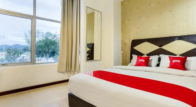 Люкс OYO 89583 Grove Hotel