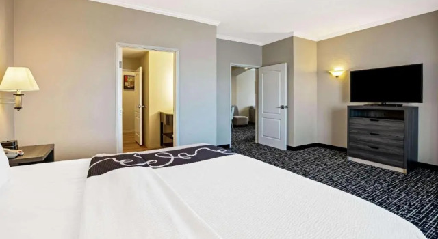Семейный люкс Deluxe La Quinta by Wyndham Garland Harbor Point
