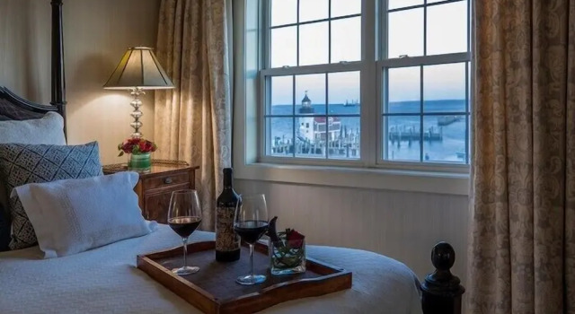 Двухместный номер Deluxe с видом на воду Saybrook Point Resort & Marina
