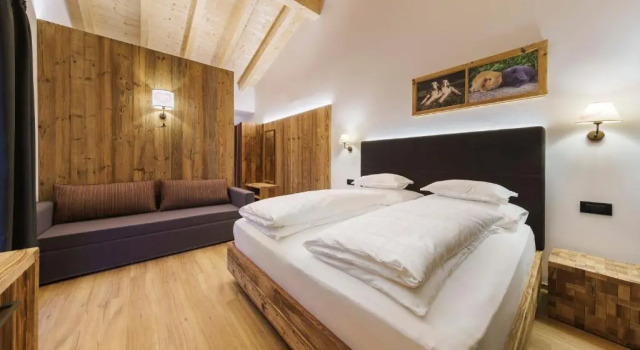 Plang Farmhouse