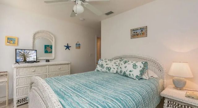Beachy Keen Pool Home by Ocean Properties, Забронировать Отель Отели Нью-Смирна-Бич с парковкой, рядом с Поле для гольфа Detwiler Park, Парковка