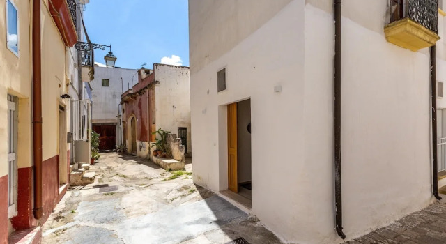 3482 Vico dei Mille by Barbarhouse