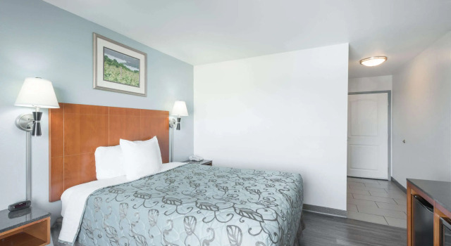 Days Inn by Wyndham Watertown Fort Drum, Buchen Sie Hotel Evans Mills New York State