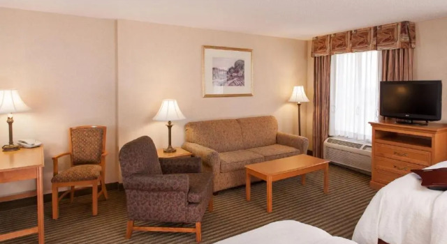 Четырёхместная студия Hampton Inn & Suites Addison