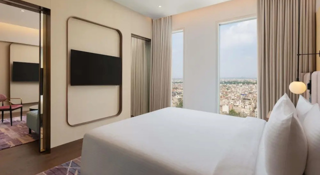Полулюкс Novotel New Delhi City Centre