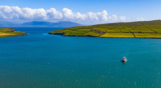Dingle Courtyard Holiday Homes 3 Bed Sleeps 6, Забронировать Отель Отели Dingle Peninsula с парковкой, Парковка