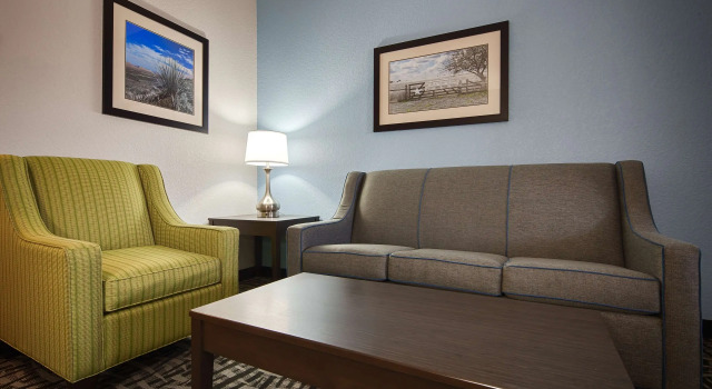Четырёхместный люкс Best Western Plus Lonestar Inn & Suites