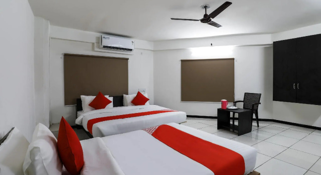 Hotel Tilak by OYO Rooms, Забронировать Отель Раджкот штат Гуджарат