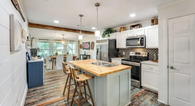Коттедж Walk to Boat Ramp: Newly Remodeled Seadrift Home!
