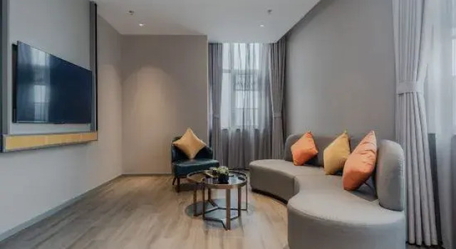 Люкс Homeinn Selected Hotel (Nanjing Zhongcai Logistics Dongqi Road Metro Station)