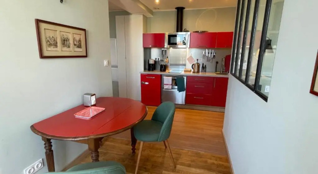 Апартаменты Appartement mignon calme douillet ascenseur clim étage élevé proche parking et toutes commodités au coeur du Toulon historique