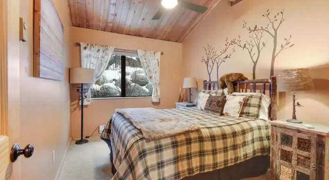 North Lake Tahoe Alpine Retreat 5 Min to Skiing!