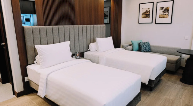 Executive Twin room Deka Hotel Surabaya HR Muhammad