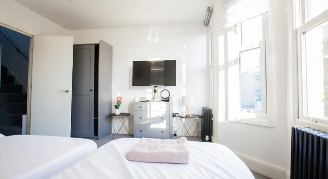 Номер Deluxe Surbiton Luxury Garden House 19A