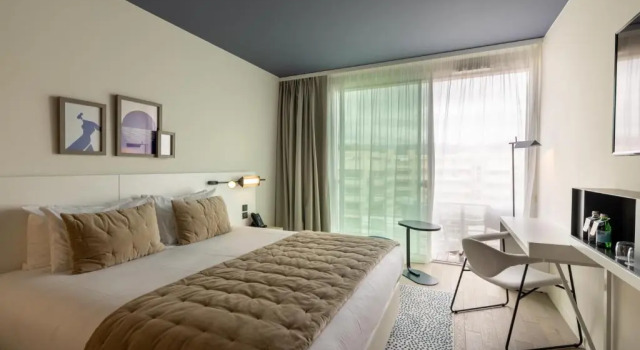 Номер Standard с видом на горы Hotel Indigo Cagnes-sur-Mer by IHG