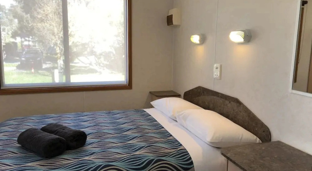 Номер Executive Acacia Caravan Park & Holiday Units