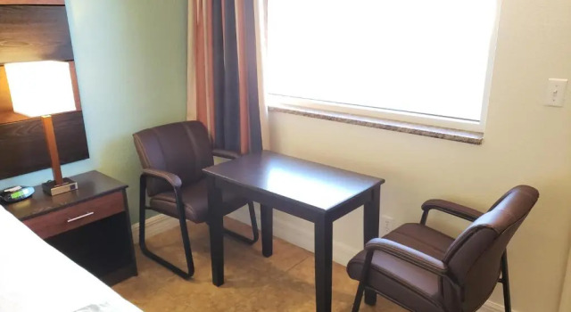 Oceanfront Inn and Suites, Забронировать Мини-отель Отели Ормонд-Бич с парковкой, рядом с Парк Birthplace of Speed, Парковка