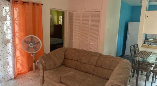 Finest Accommodation Renfrew Place 1 Bedroom Apt # 42 New Kgn 4--12 Renfrew Rd, Prenota Hotel Kingston Giamaica