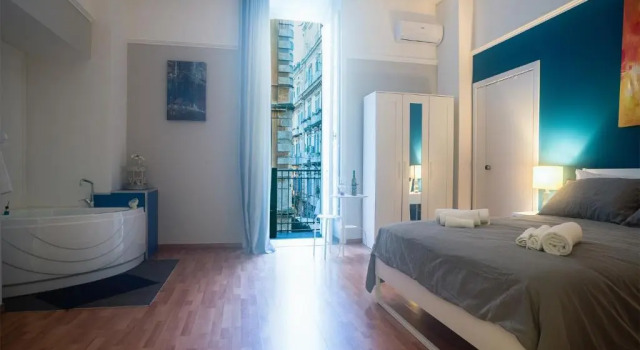 Madà B&B, Buchen Sie Bed & Breakfast Chiaia Neapel