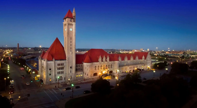 Четырёхместный номер Standard St. Louis Union Station Hotel, Curio Collection by Hilton