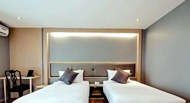 Номер Superior Three Sukhumvit Hotel