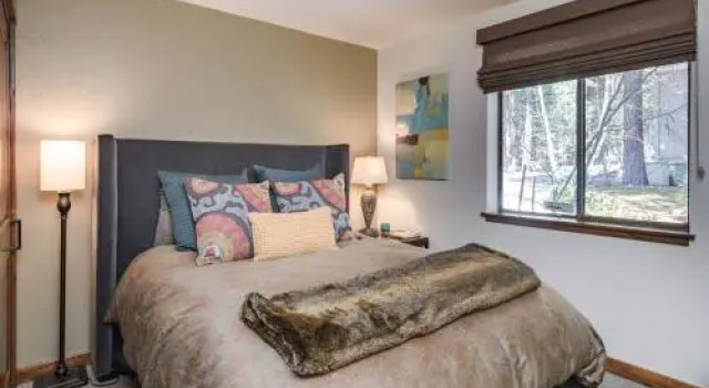 1000 Lakeshore Blvd Condo Unit 4