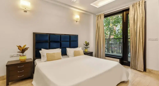 Geet by Akama Homes, Забронировать Отель Отели Нью-Дели с парковкой, Парковка
