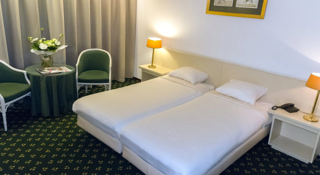 Van der Valk Hotel Avifauna, Book Hotel Hoteller i Zuid-Holland med parkering, Parkering