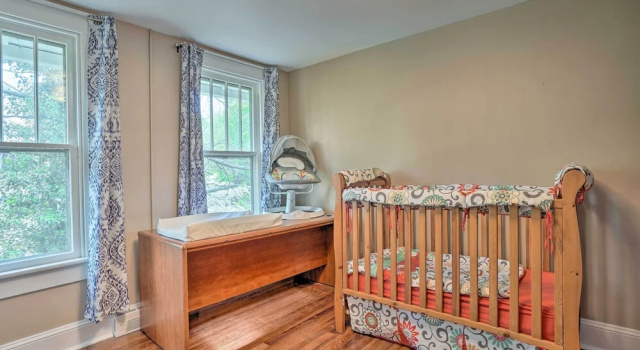 Коттедж Elegant Charles Town Home: Grill, Walk Dtwn!