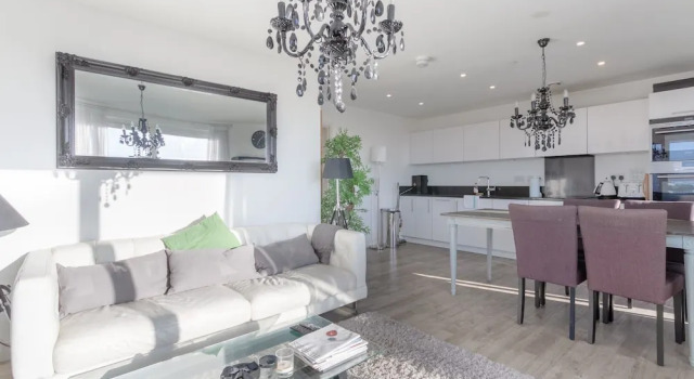 3 Bedroom Apartment With Views, Varaa Huoneisto Asunnot kohteessa Merseyside, Huoneisto