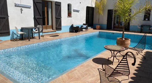 Апартаменты с видом на бассейн Le Patio Bleu